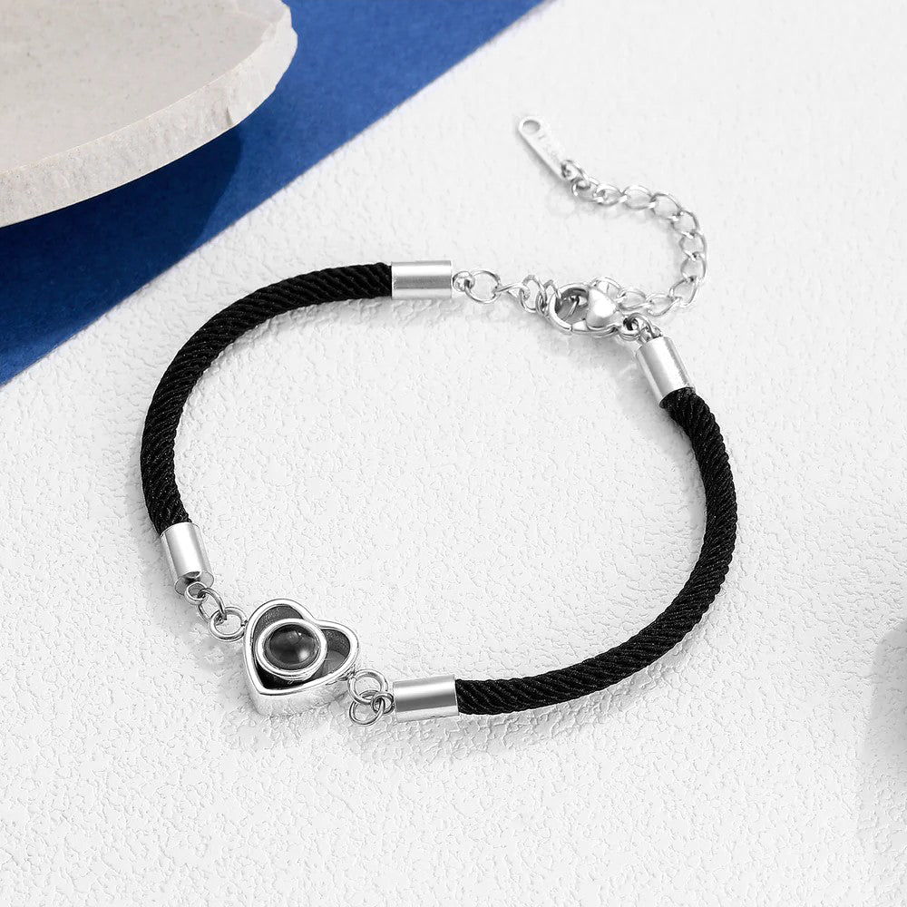 Embrace BRC สร้อยข้อมือรูปภาพเฉพาะตัว