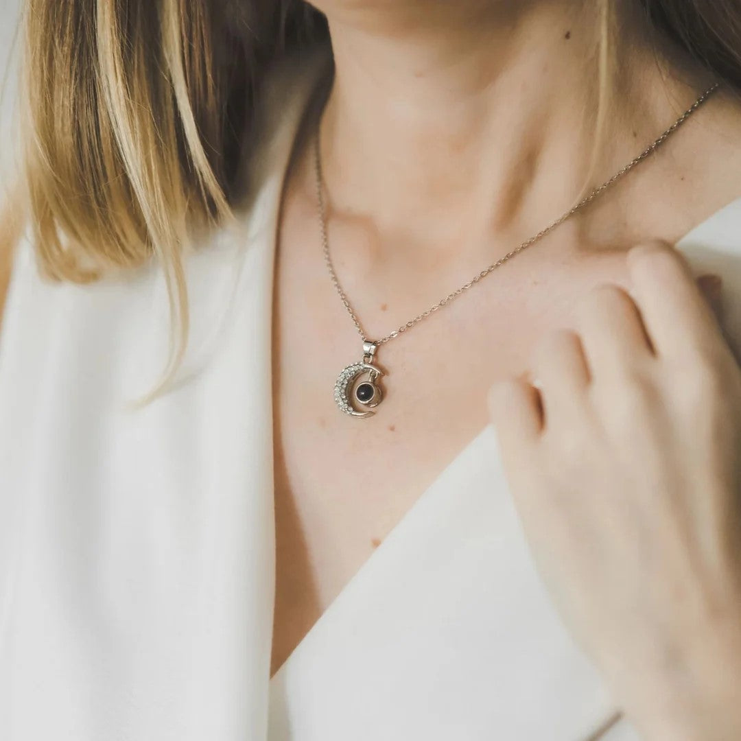 Crescent Moon NKL สร้อยคอรูปถ่ายส่วนตัว