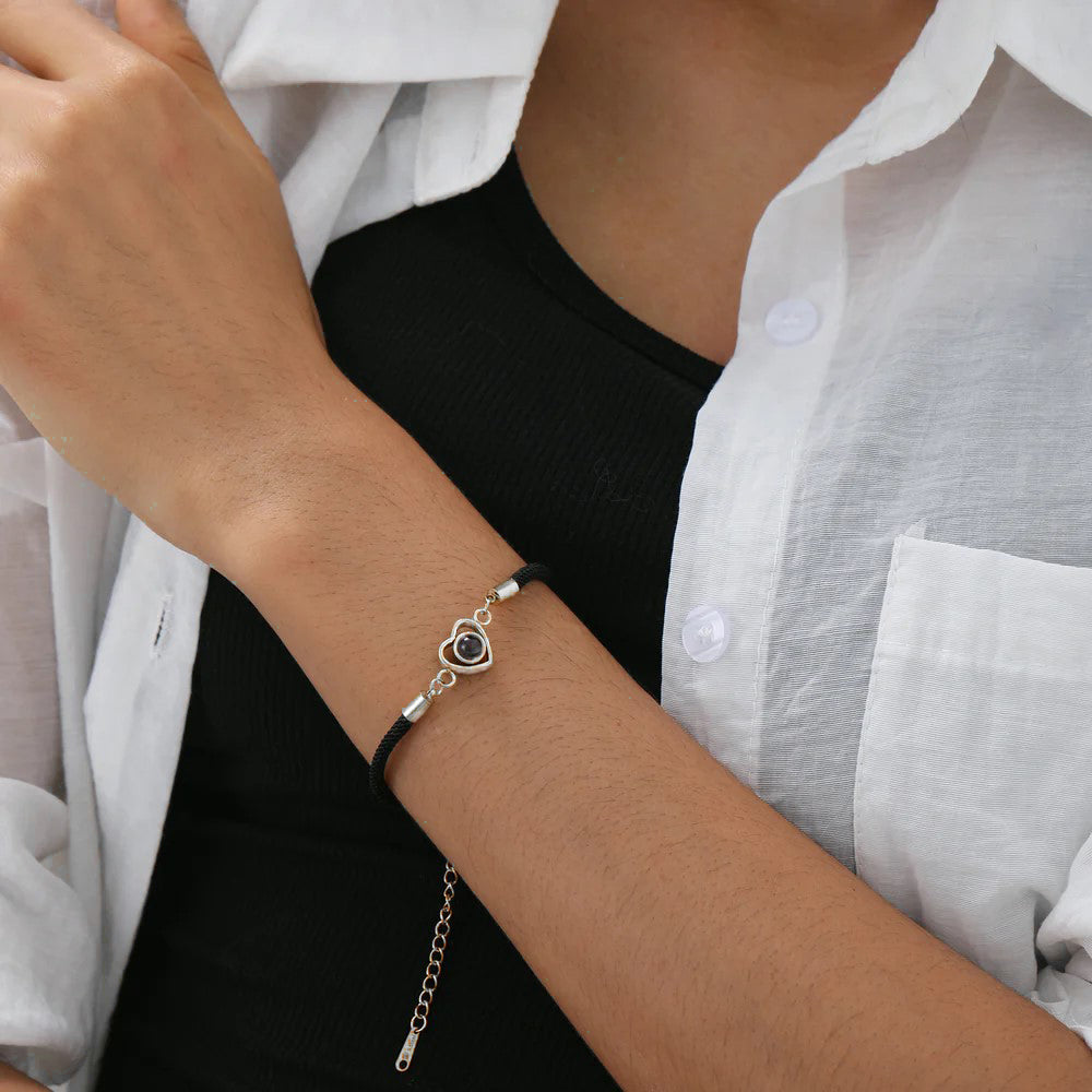 Embrace BRC สร้อยข้อมือรูปภาพเฉพาะตัว